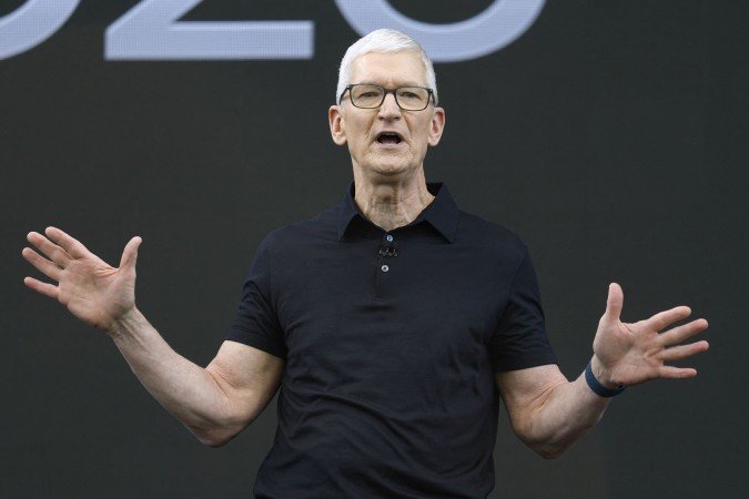 Tim Cook, CEO da Apple, em seu discurso na conferência global da empresa: redefinição de estratégia - (crédito: JUSTIN SULLIVAN/AFP) Tim Cook, CEO da Apple, em seu discurso na conferência global da empresa: redefinição de estratégia - (crédito: JUSTIN SULLIVAN/AFP)