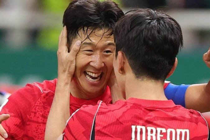 Hyeon-gyu vibra ao lado de Hwang In-beom. Os dois marcaram os gols da Coreia do Sul na vitória sobre a República Tcheca - (crédito: Foto: Divulgação / The KFA) Hyeon-gyu vibra ao lado de Hwang In-beom. Os dois marcaram os gols da Coreia do Sul na vitória sobre a República Tcheca - (crédito: Foto: Divulgação / The KFA)