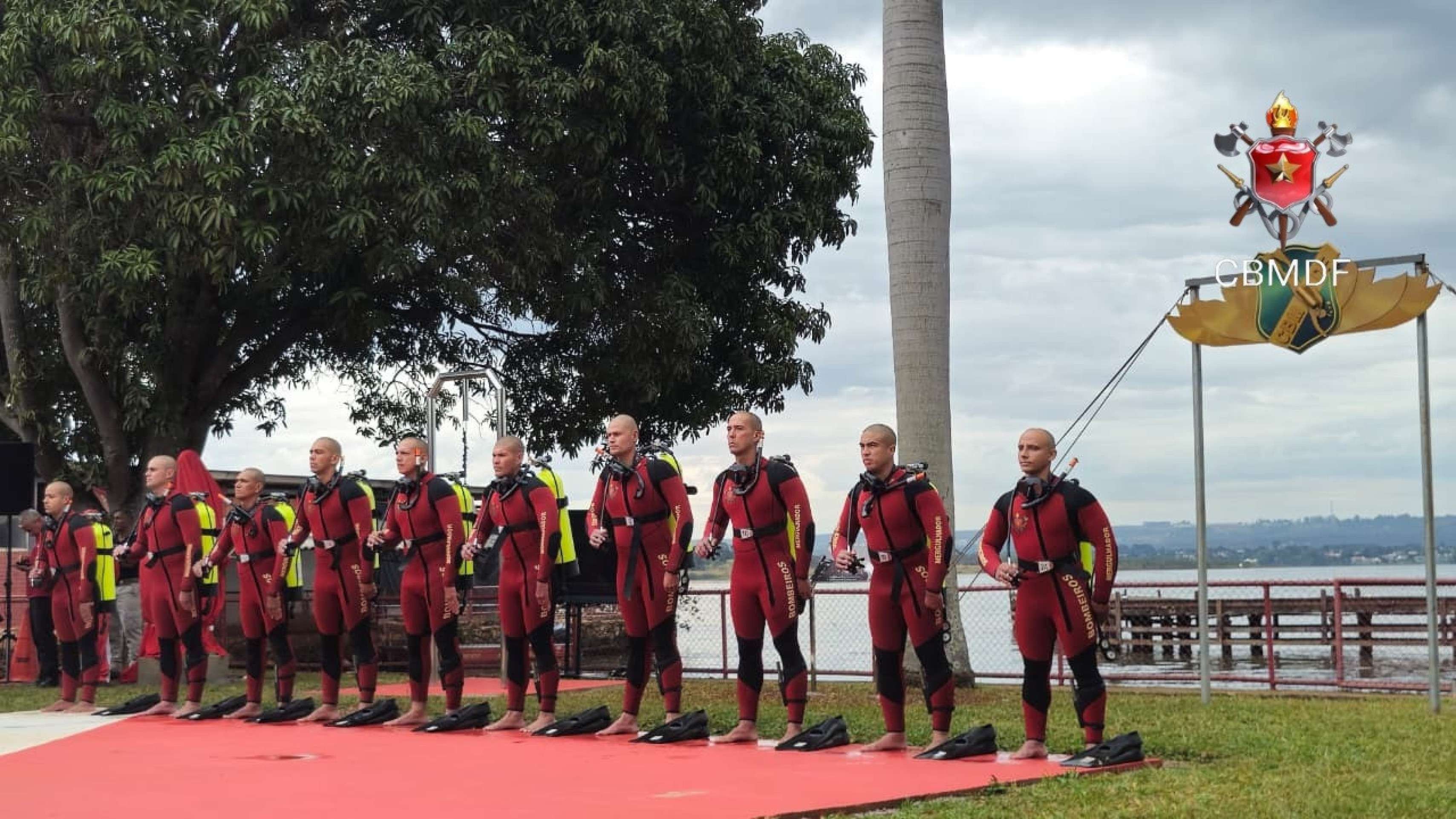 Corpo de Bombeiros forma nova turma de mergulhadores