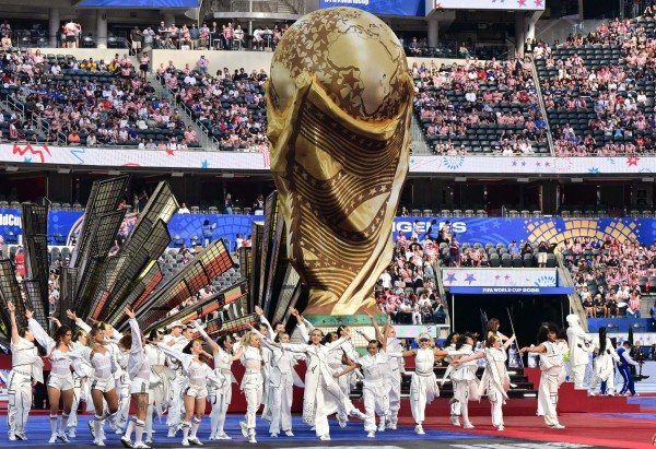 Pela primeira vez na história, o Mundial contou com três aberturas, uma em cada país sede       -  (crédito: FREDERIC J. BROWN / AFP)