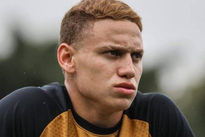 Afastado, Maik recebe propostas e pode deixar o São Paulo