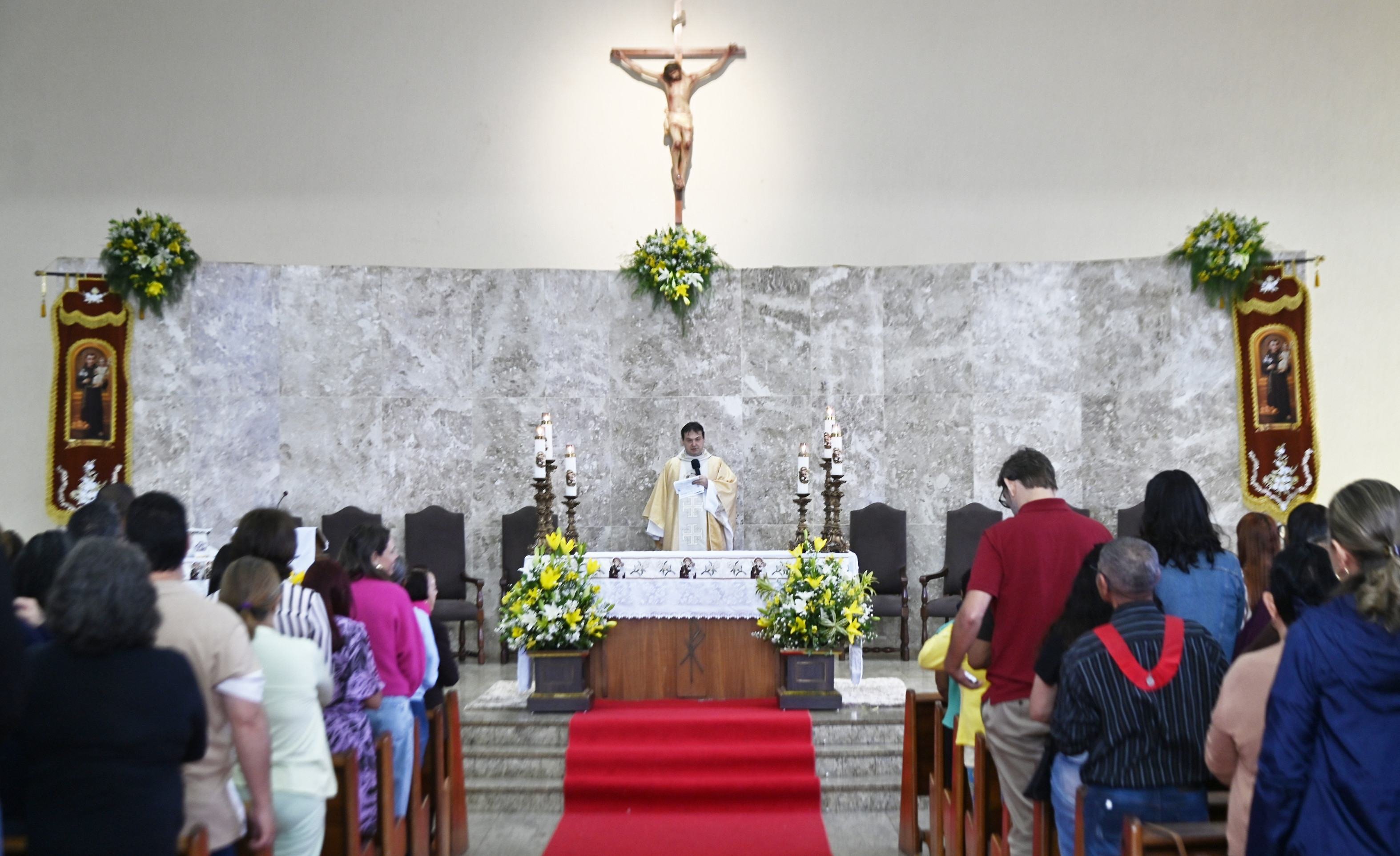  13/06/2026. Ed Alves/CB/D.A Press. Cidades. Dia de Santo Antonio. Missa e movimenta&ccedil;&atilde;o no Santuario Santo Antonio 911 Sul. 