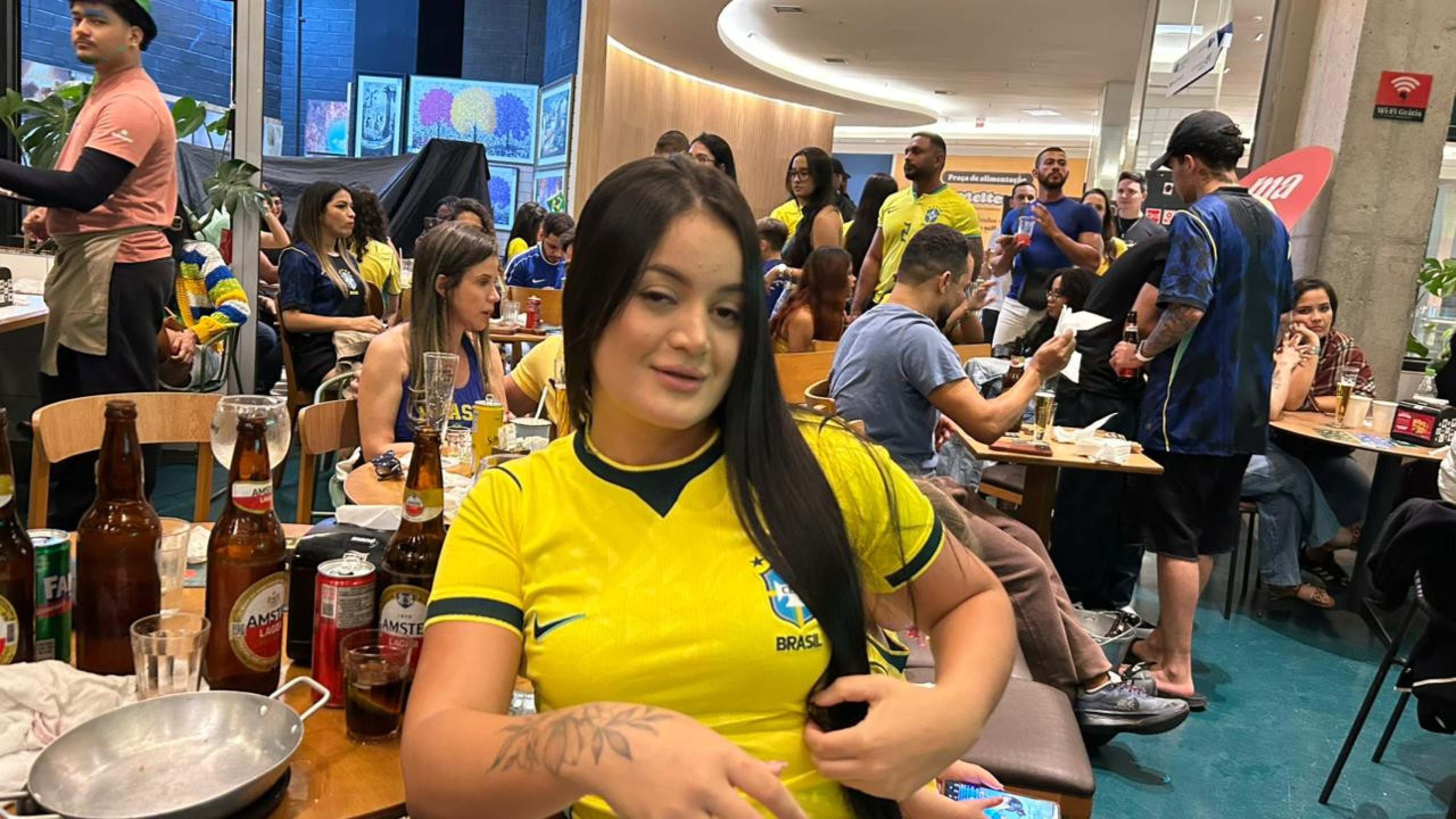 Brasilienses lotam bares no primeiro jogo do Brasil