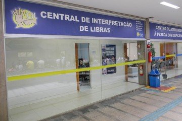 A Central de Interpretação de Libras funciona na Estação do Metrô da 112 Sul, na Praça do Cidadão - (crédito: Matheus Borges/Agência Brasília) A Central de Interpretação de Libras funciona na Estação do Metrô da 112 Sul, na Praça do Cidadão - (crédito: Matheus Borges/Agência Brasília)