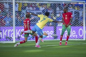 Durante a partida, houve redução no volume de transações, seguida por recuperação posterior em alguns segmentos, evidenciando o impacto direto dos jogos da Seleção na rotina de consumo - (crédito: Rafael Ribeiro/CBF - Nelson Terme/CBF) Durante a partida, houve redução no volume de transações, seguida por recuperação posterior em alguns segmentos, evidenciando o impacto direto dos jogos da Seleção na rotina de consumo - (crédito: Rafael Ribeiro/CBF - Nelson Terme/CBF)