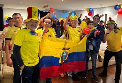  Equatorianos acompanham, na embaixada do país, estreia da seleção na Copa -  (crédito:  Paulo Gontijo/CB/D.A Press) - Equatorianos acompanham, na embaixada do país, estreia da seleção na Copa -  (crédito:  Paulo Gontijo/CB/D.A Press)