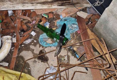 O suspeito foi encontrado e detido pelos policiais pouco tempo depois. Ele foi conduzido à 8ª Delegacia de Polícia (Estrutural), onde o caso está sendo registrado -  (crédito: Divulgação/PMDF) -O suspeito foi encontrado e detido pelos policiais pouco tempo depois. Ele foi conduzido à 8ª Delegacia de Polícia (Estrutural), onde o caso está sendo registrado -  (crédito: Divulgação/PMDF)