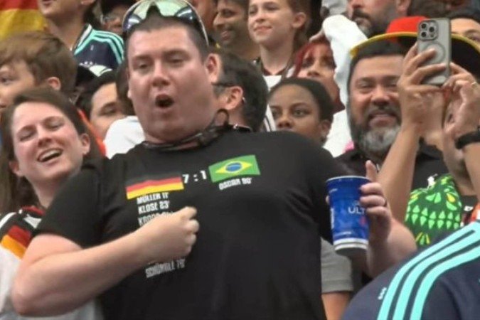 Torcedor da Alemanha chama a atenção por camisa personalizada com o 7x1 em cima do Brasil - (crédito: Foto: Reprodução) Torcedor da Alemanha chama a atenção por camisa personalizada com o 7x1 em cima do Brasil - (crédito: Foto: Reprodução)