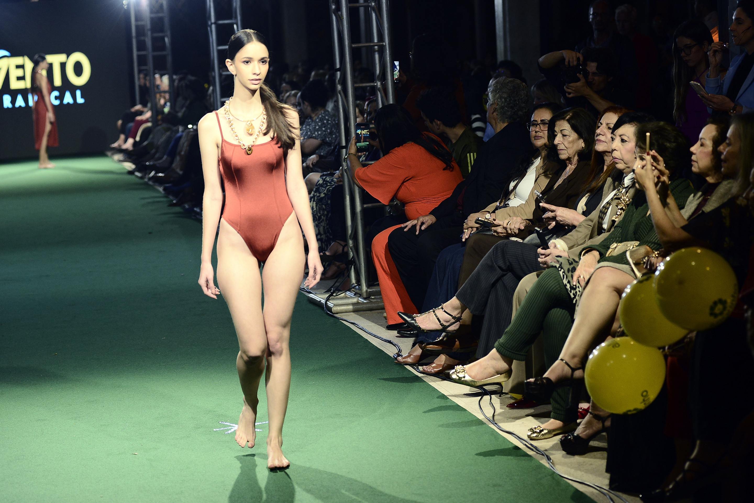 A Vento Radical &eacute; especializada em moda praia e fitness e participou do desfile 