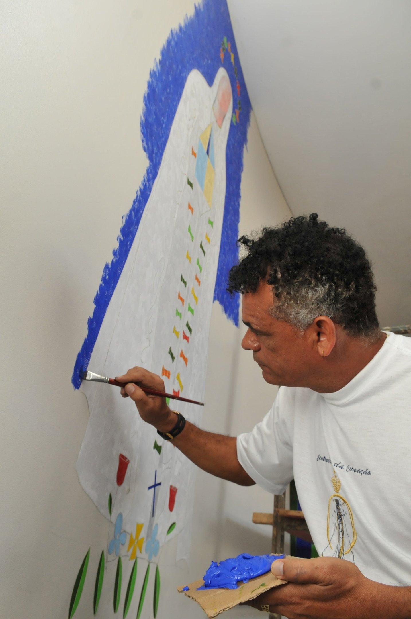  17/06/2009. Credito: Carlos Moura/CB/D.A Press. Brasil. Brasilia - DF. Artista plastico Francisco Galeno, autor dos pain..is pintados que causaram pol..mica na Igreja Nossa Senhora de Fatima, a Igrejinha, na quadra 307/308 Sul.      