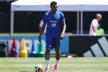 Artilheiro do Mundial de 2022, atacante do Real Madrid brilhou, também, no título de 2018. Objetivo é manter desempenho na edição de 2026 - (crédito: Franck Fife/AFP) Artilheiro do Mundial de 2022, atacante do Real Madrid brilhou, também, no título de 2018. Objetivo é manter desempenho na edição de 2026 - (crédito: Franck Fife/AFP)