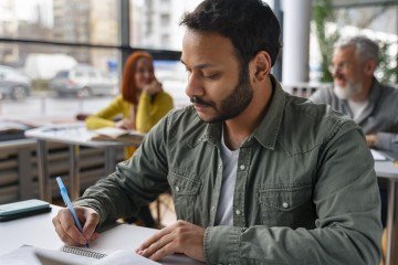 Estudar novas idiomas na vida adulta envolve sistemas cerebrais que vão além da rede neural ligada à linguagem - (crédito: Image by Freepik) Estudar novas idiomas na vida adulta envolve sistemas cerebrais que vão além da rede neural ligada à linguagem - (crédito: Image by Freepik)