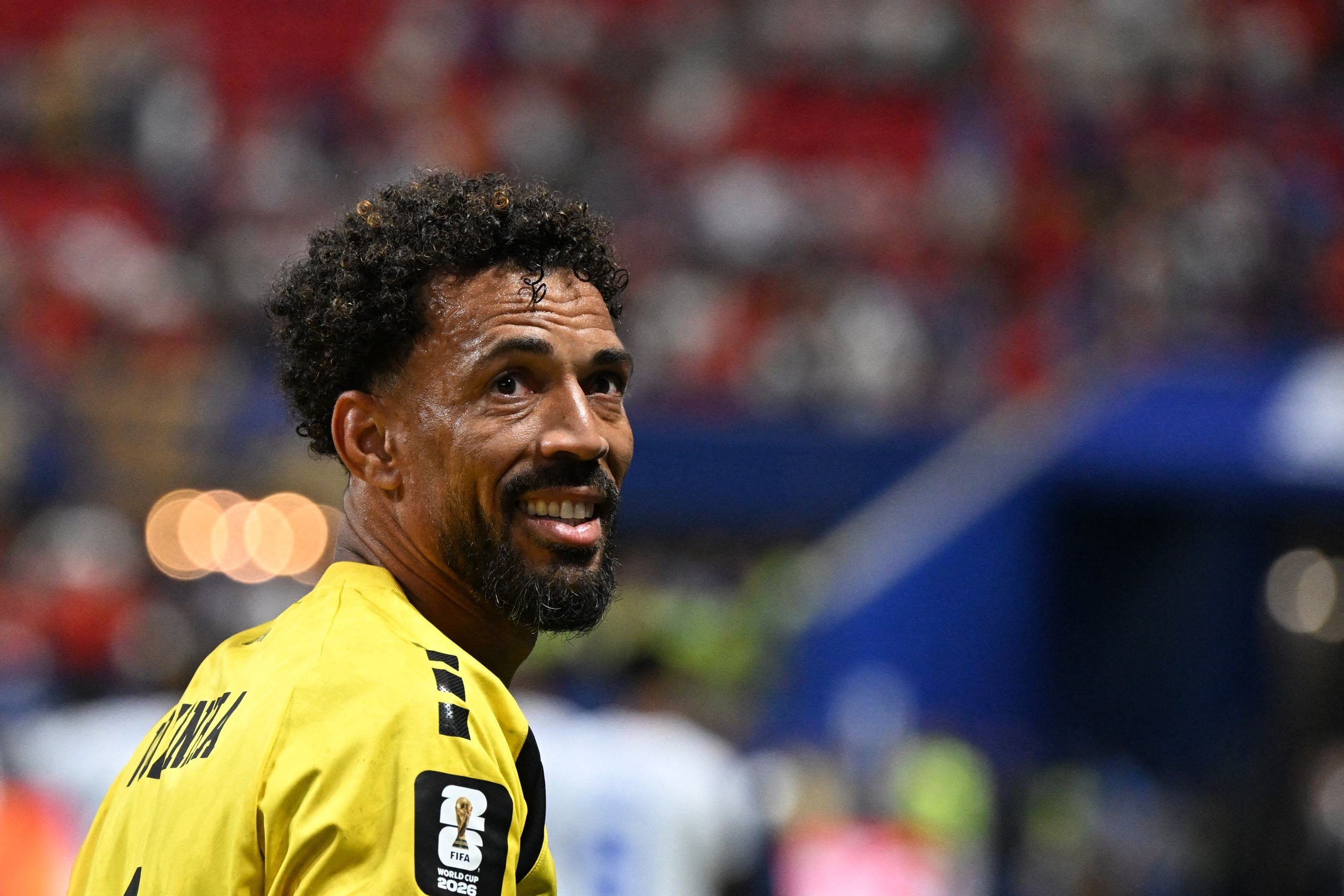 Vozinha terá de abrir mão do apelido na camisa do Colo-Colo