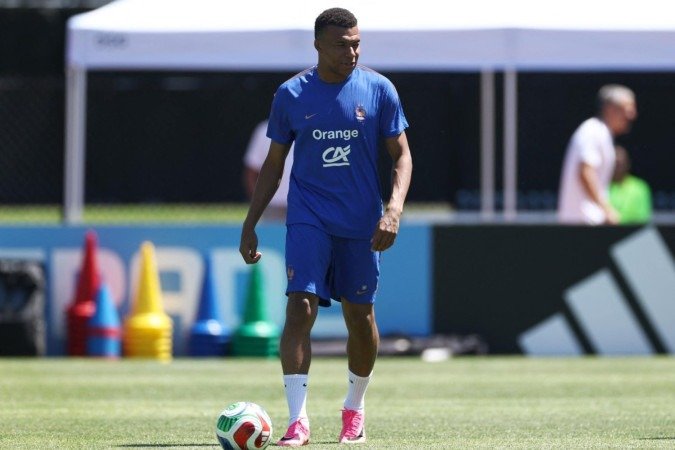 Artilheiro do Mundial de 2022, atacante do Real Madrid brilhou, também, no título de 2018. Objetivo é manter desempenho na edição de 2026 - (crédito: Franck Fife/AFP) Artilheiro do Mundial de 2022, atacante do Real Madrid brilhou, também, no título de 2018. Objetivo é manter desempenho na edição de 2026 - (crédito: Franck Fife/AFP)