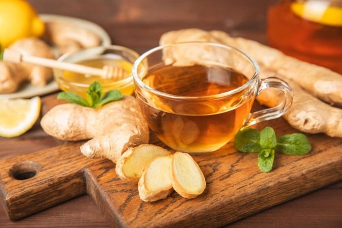 Chá de hortelã, gengibre, limão e mel para melhorar a indigestão (Imagem: Avocado_studio | Shutterstock) - (crédito: EdiCase) Chá de hortelã, gengibre, limão e mel para melhorar a indigestão (Imagem: Avocado_studio | Shutterstock) - (crédito: EdiCase)