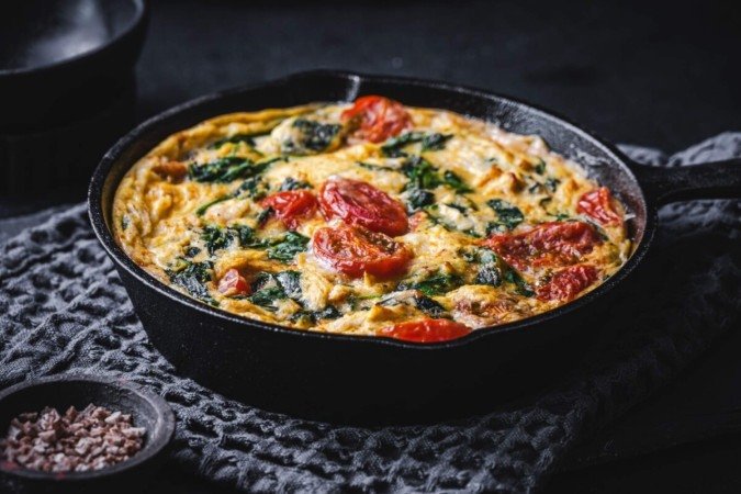 Frittata com ora-pro-nóbis, tomate e espinafre (Imagem: Daniela Baumann | Shutterstock) - (crédito: EdiCase) Frittata com ora-pro-nóbis, tomate e espinafre (Imagem: Daniela Baumann | Shutterstock) - (crédito: EdiCase)