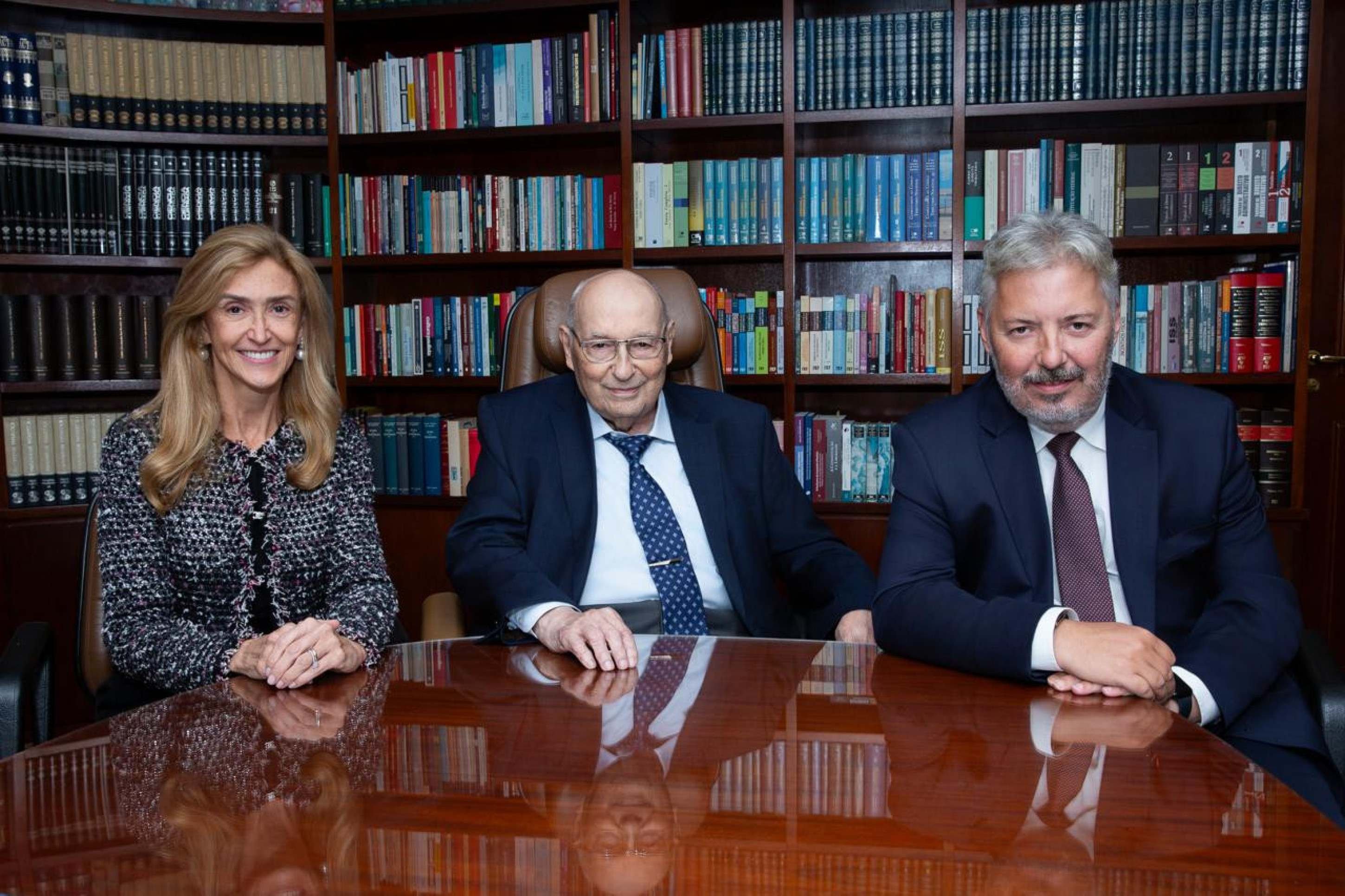 Fernanda Guimar&atilde;es Hernandez, Ives Gandra Martins e Rog&eacute;rio Vidal Gandra da Silva Martins