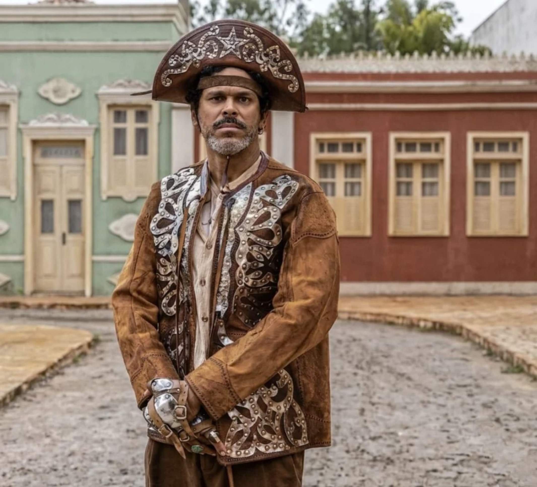 Renan Monteiro caracterizado como cangaceiro 