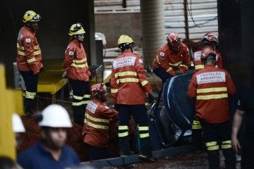 Trabalhador morre soterrado em obra na 116 Sul - (crédito: Minervino Júnior/CB/D.A.Press) Trabalhador morre soterrado em obra na 116 Sul - (crédito: Minervino Júnior/CB/D.A.Press)