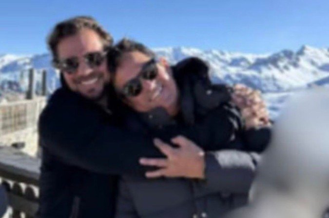 Relatório da PF traz imagens de Ciro e Vorcaro juntos, em gesto de amizade, durante viagem - (crédito: Reprodução/PF) Relatório da PF traz imagens de Ciro e Vorcaro juntos, em gesto de amizade, durante viagem - (crédito: Reprodução/PF)