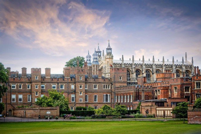 Príncipe George estudará em escola que custa mais de R$ 470 mil por ano
- (crédito: Divulgação/Eton College) Príncipe George estudará em escola que custa mais de R$ 470 mil por ano
- (crédito: Divulgação/Eton College)