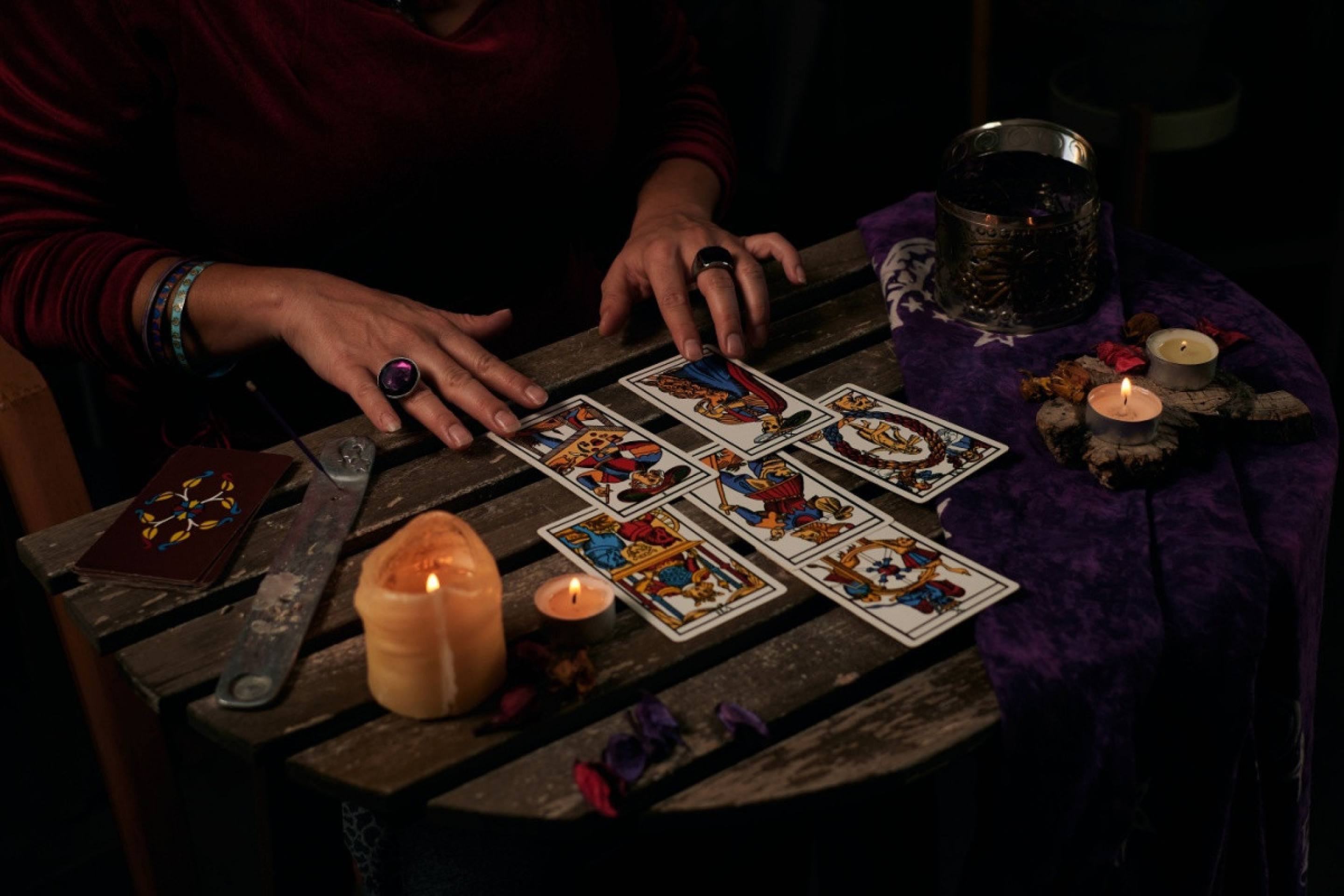 Tarot do dia: previsão para os 12 signos em 16/06/2026