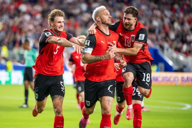 Os europeus venceram com gols de Romano Schmid (20), um gol contra de Yazan Al-Arab (76) e um pênalti convertido pelo veterano Marko Arnautovic (90+12') -  (crédito: GEORG HOCHMUTH / APA / AFP)