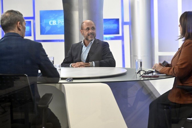 No CB.Poder, o diretor do Opinião Inteligência Política, Alexandre Garcia, analisa os dados da pesquisa Correio/OPINIÃO Inteligência Política. Na bancada, os jornalistas Ana Maria Campos e Carlos Alexandre de Souza - (crédito: Ed Alves/CB/D.A Press) No CB.Poder, o diretor do Opinião Inteligência Política, Alexandre Garcia, analisa os dados da pesquisa Correio/OPINIÃO Inteligência Política. Na bancada, os jornalistas Ana Maria Campos e Carlos Alexandre de Souza - (crédito: Ed Alves/CB/D.A Press)