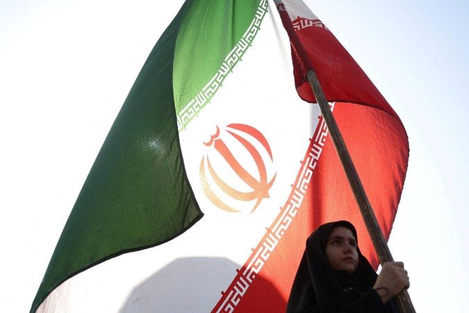 Um iraniano afirmou que temia um novo ataque israelense, mas que, mesmo após a divulgação do acordo, continuava 'desconfiado' e preocupado com a capacidade do governo de conduzir o país caso o entendimento se mantivesse - (crédito: EPA) Um iraniano afirmou que temia um novo ataque israelense, mas que, mesmo após a divulgação do acordo, continuava 'desconfiado' e preocupado com a capacidade do governo de conduzir o país caso o entendimento se mantivesse - (crédito: EPA)