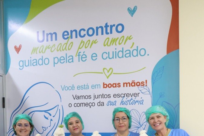 Renata (segunda à esquerda) começou o projeto das touquinhas