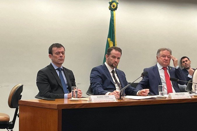 Durigan (centro) disse durante audiência que, apesar dos juros altos, Durigan (centro) disse durante audiência que, apesar dos juros altos,