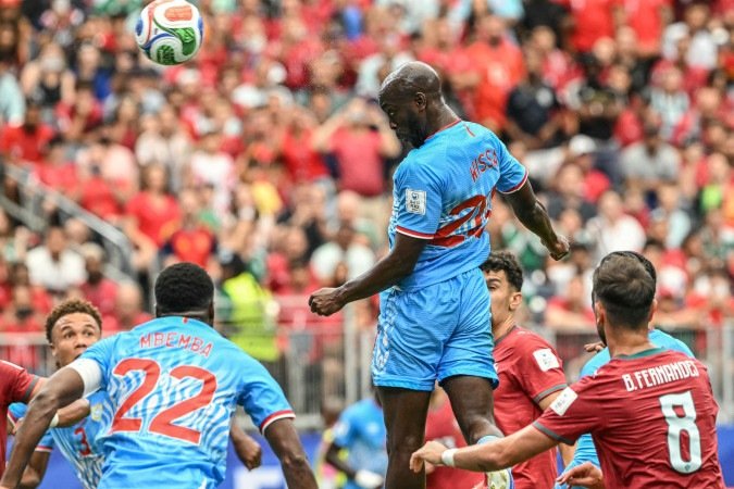 Yoane Wissa aproveitou cruzamento e empatou o jogo no fim da etapa inicial - (crédito: Ronaldo Schemidt/AFP) Yoane Wissa aproveitou cruzamento e empatou o jogo no fim da etapa inicial - (crédito: Ronaldo Schemidt/AFP)