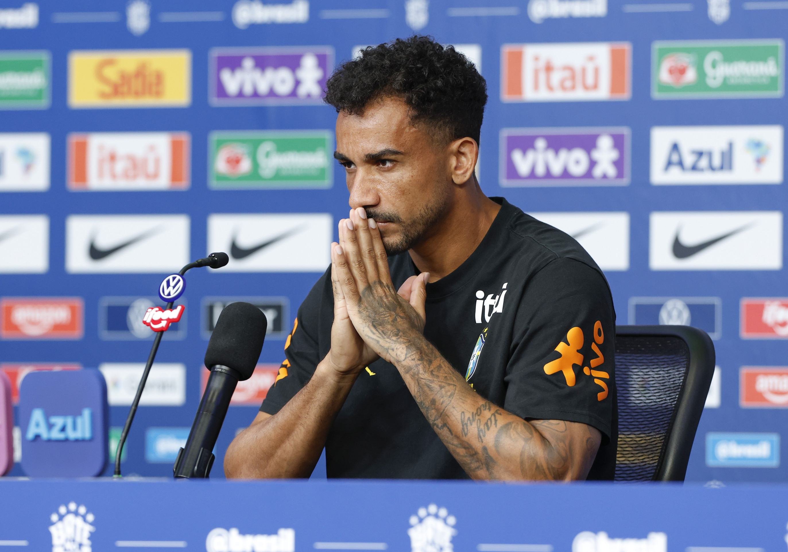 Danilo transforma entrevista coletiva em sessão de terapia