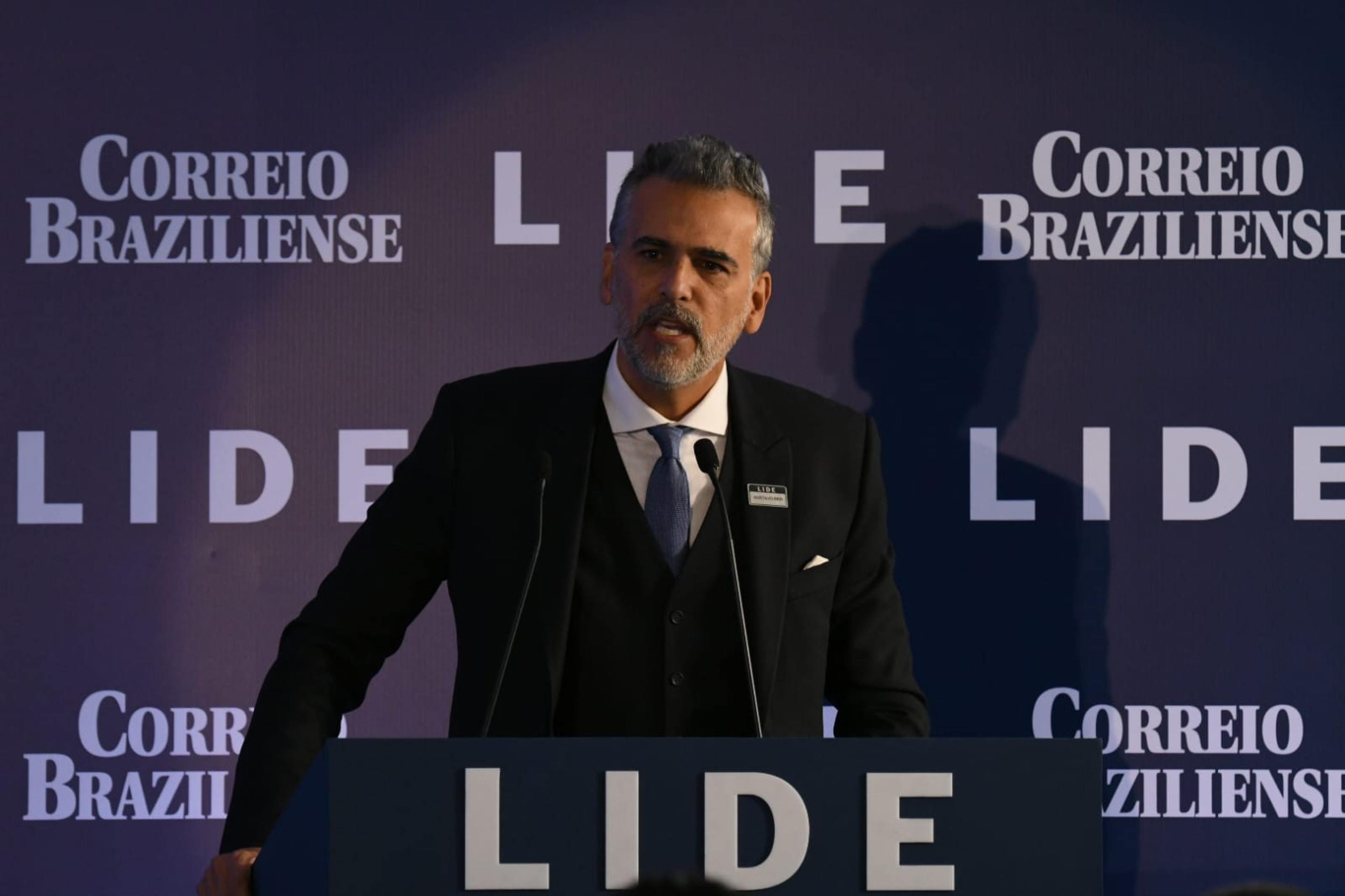Maior desafio é transformar IA em resultados concretos, diz ex-prefeito