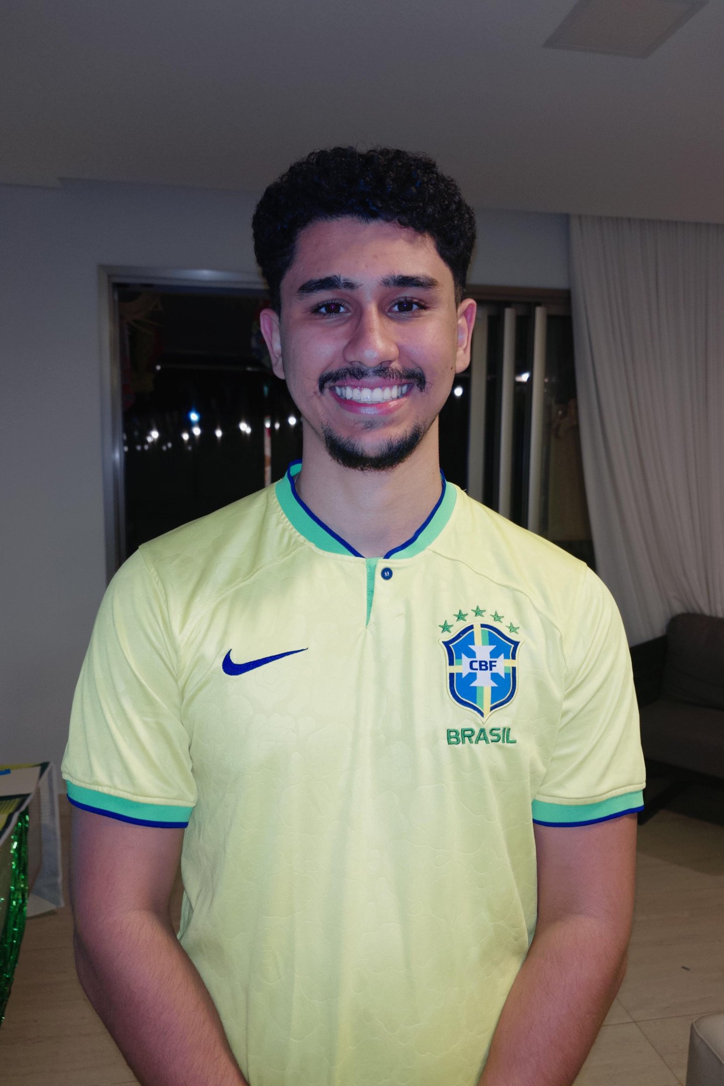 Gustavo de Melo acompanha o futebol com esperan&ccedil;a de um dia ter a felicidade de vivenciar as hist&oacute;rias que escuta sobre a conquista de t&iacute;tulos da Sele&ccedil;&atilde;o 