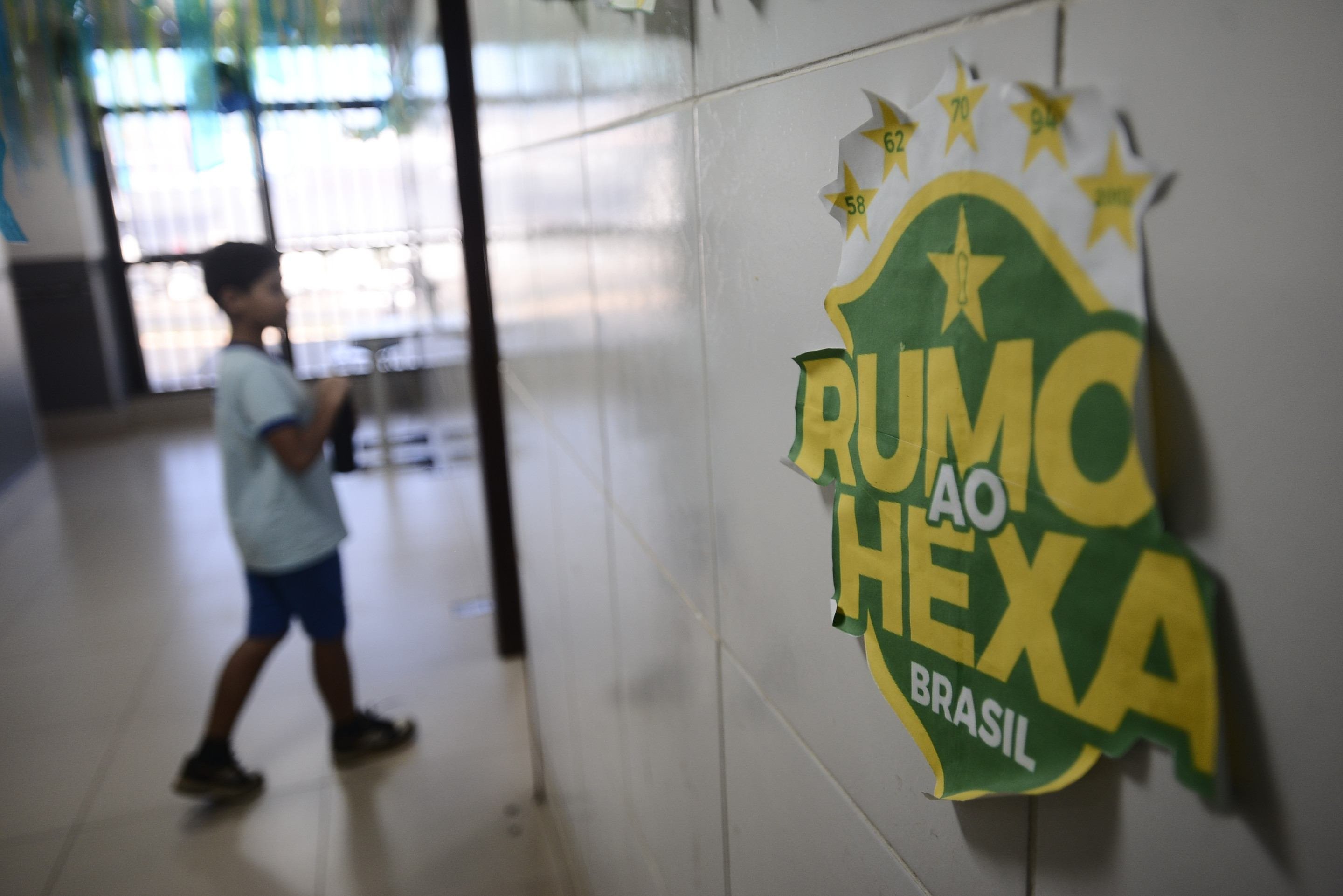 Alunos do CEF 03 da Estrutural produzem bandeiras, murais e outros trabalhos tem&aacute;ticos