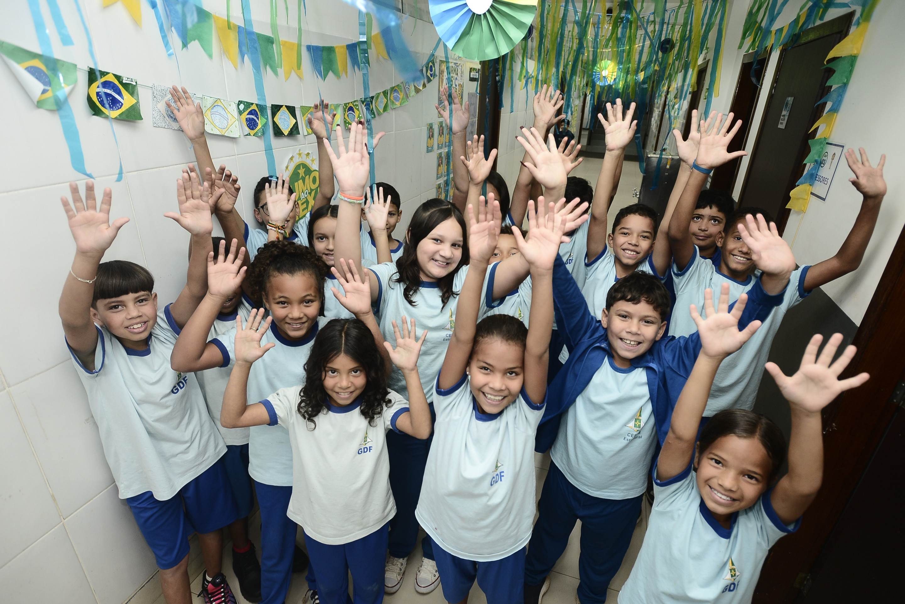 Escolas públicas transformam clima da Copa em ferramenta pedagógica