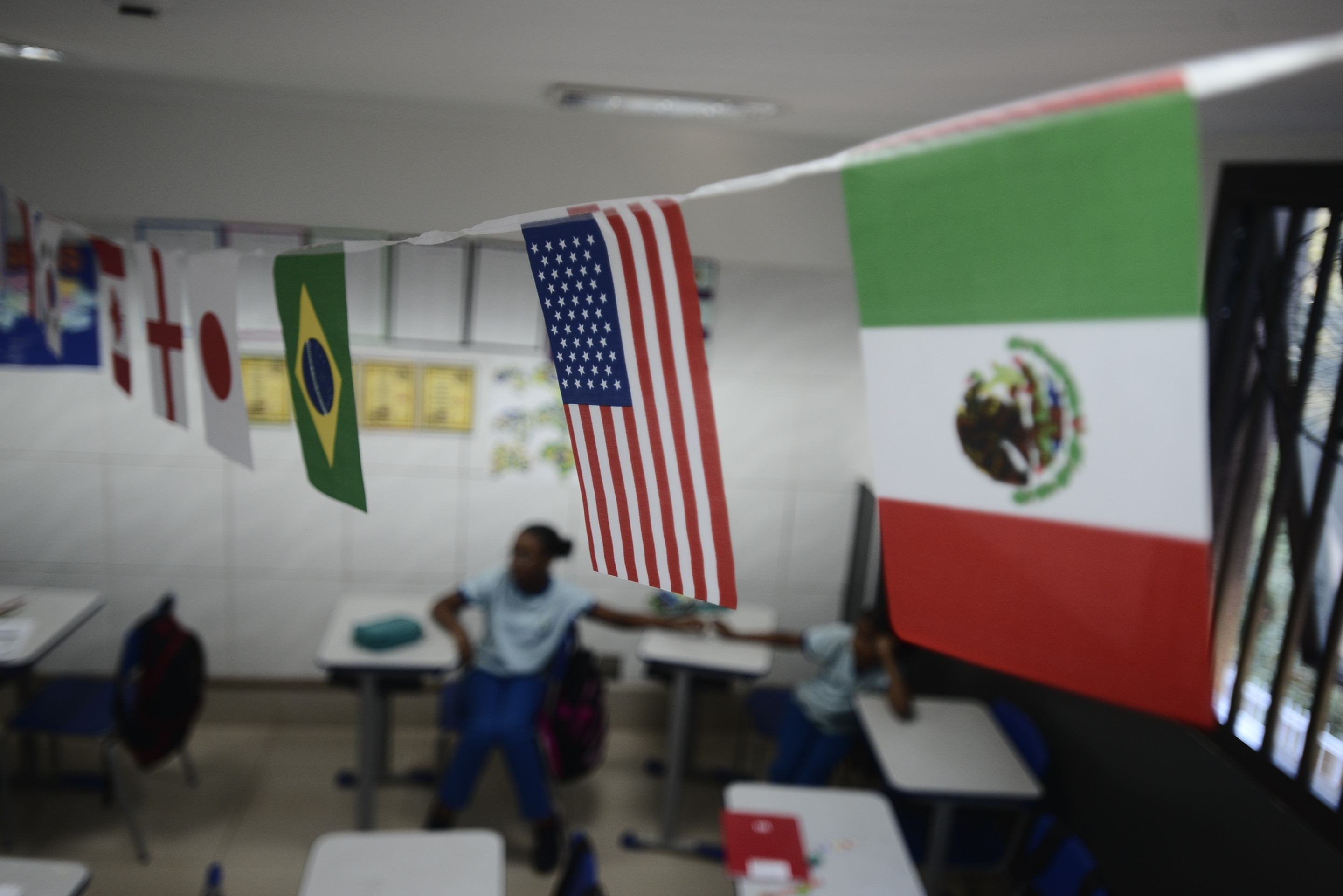 Alunos do CEF 03 da Estrutural produzem bandeiras, murais e outros trabalhos tem&aacute;ticos