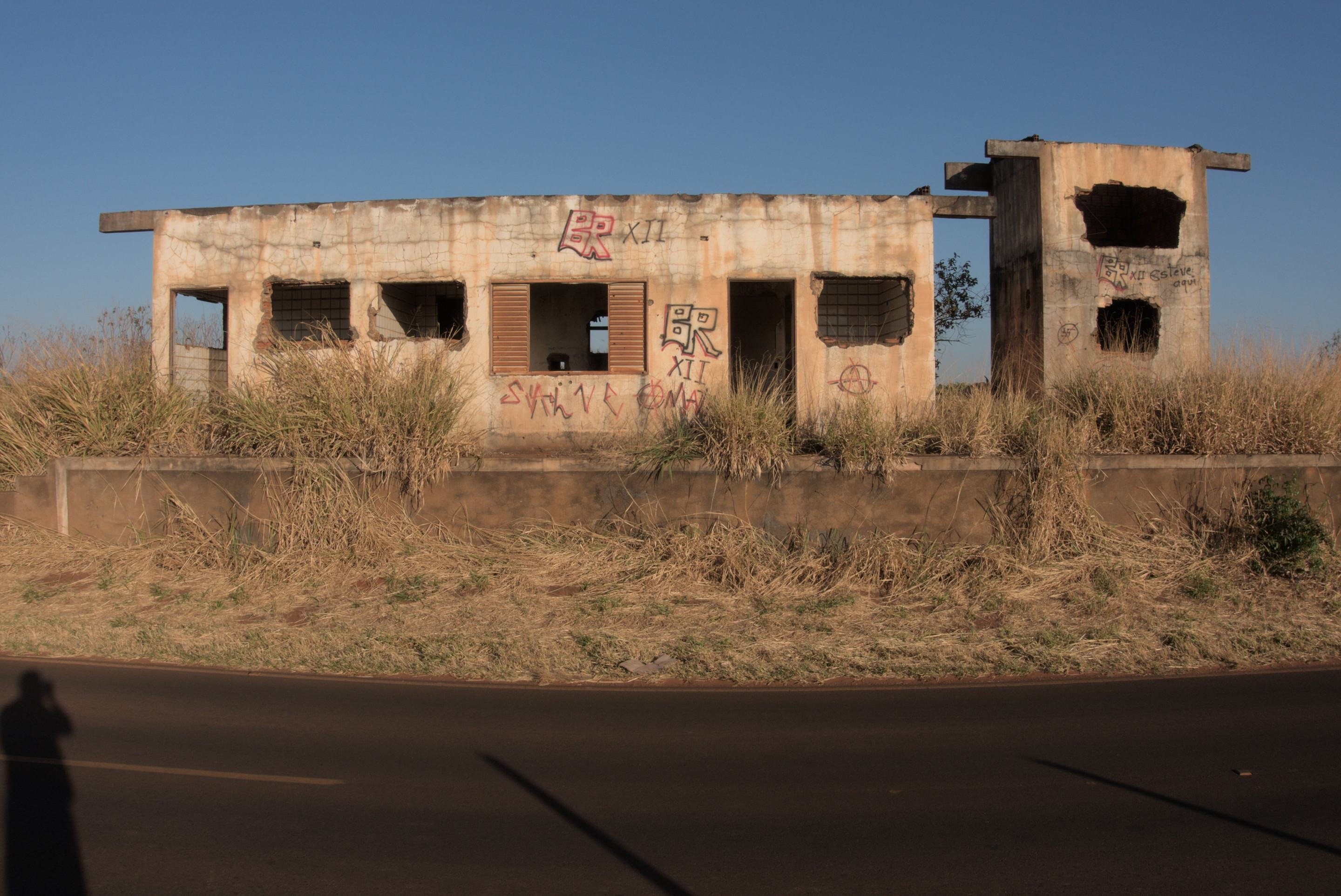  fot&oacute;grafo Hugo Mader,  extra&iacute;das do livro A quebra da paisagem.                              