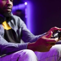  Videogames promovem benefícios que vão muito além da diversão, ajudando também adultos a lidar com a solidão, desafios e com as próprias emoções -  (crédito: DC Studio no Magnifc )