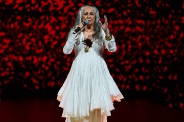 Conhecida como uma das maiores cantoras da história da MPB, Maria Bethânia causa frisson por onde passa, com seu timbre único e músicas populares - (crédito: Foto por PABLO PORCIUNCULA / AFP) Conhecida como uma das maiores cantoras da história da MPB, Maria Bethânia causa frisson por onde passa, com seu timbre único e músicas populares - (crédito: Foto por PABLO PORCIUNCULA / AFP)