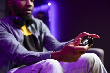 Videogames promovem benefícios que vão muito além da diversão, ajudando também adultos a lidar com a solidão, desafios e com as próprias emoções - (crédito: DC Studio no Magnifc ) Videogames promovem benefícios que vão muito além da diversão, ajudando também adultos a lidar com a solidão, desafios e com as próprias emoções - (crédito: DC Studio no Magnifc )