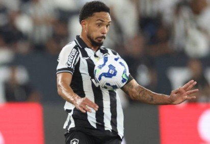 Vitinho, do Botafogo, é alvo de dois clubes da Rússia -  (crédito: Foto: Vitor Silva/Botafogo) -Vitinho, do Botafogo, é alvo de dois clubes da Rússia -  (crédito: Foto: Vitor Silva/Botafogo)
