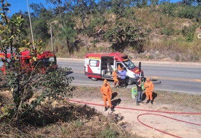 Caminh&atilde;o tomba na DF-150, pr&oacute;ximo &agrave; Fercal