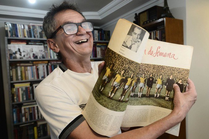 18.06.2026 Minervino Junior CB/DA Press. entrevistar um colecionador de livros relacionados ao futebol na casa dele. Ele tem preciosidades como obra com dedicatória do Pelé, exemplar que pertenceu a Nelson Rodrigues, Marconi Scarinci