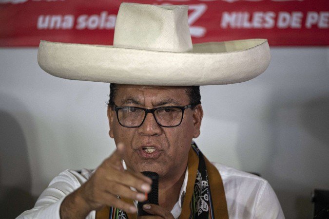 Candidato de esquerda à presidência do Peru, Roberto Sánchez, que está perdendo por uma margem estreita na contagem oficial para a direitista Keiko Fujimori - (crédito: AFP) Candidato de esquerda à presidência do Peru, Roberto Sánchez, que está perdendo por uma margem estreita na contagem oficial para a direitista Keiko Fujimori - (crédito: AFP)