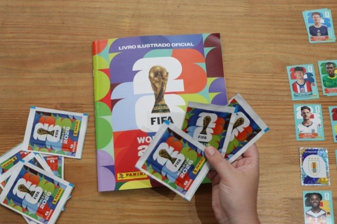 Trocar figurinhas da Copa vai além da diversão e contribui para o desenvolvimento infantil (Imagem: JFontan | Shutterstock) - (crédito: EdiCase) Trocar figurinhas da Copa vai além da diversão e contribui para o desenvolvimento infantil (Imagem: JFontan | Shutterstock) - (crédito: EdiCase)