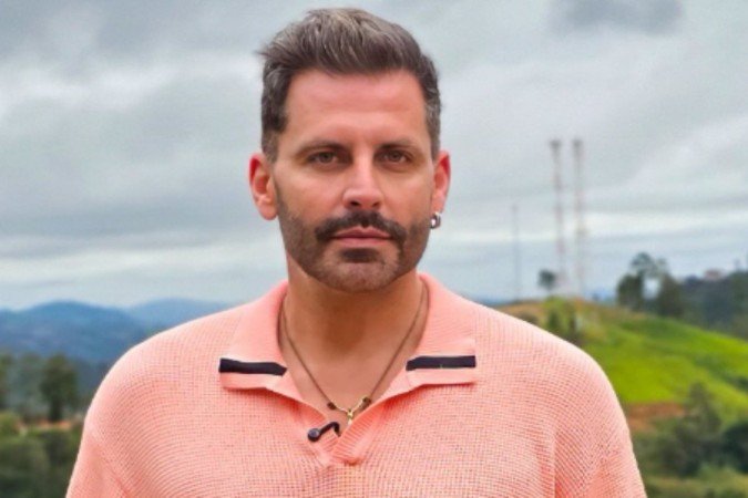 Aos 48 anos, Henri Castelli assume namoro com advogada e já planeja casamento - (crédito: Reprodução/Instagram) Aos 48 anos, Henri Castelli assume namoro com advogada e já planeja casamento - (crédito: Reprodução/Instagram)