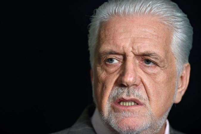 Jaques Wagner em manifestação pró-Lula em Curitiba, em frente à Polícia Federal, em 2019 - (crédito: Heuler Andrey/AFP via Getty Images) Jaques Wagner em manifestação pró-Lula em Curitiba, em frente à Polícia Federal, em 2019 - (crédito: Heuler Andrey/AFP via Getty Images)