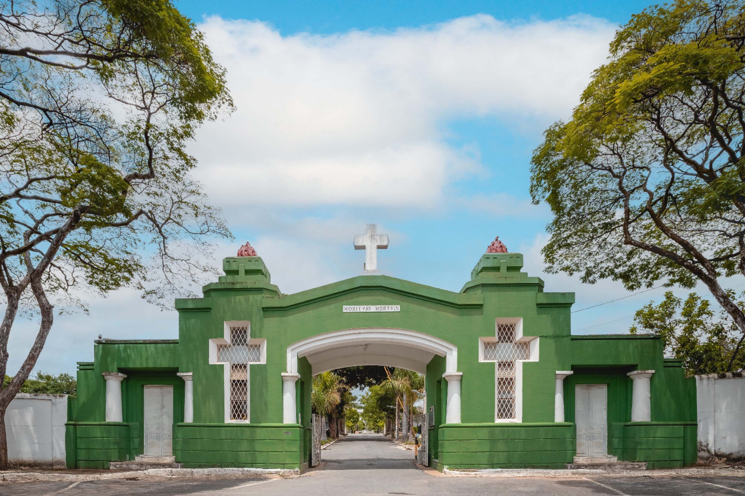 Passeio turístico no Cemitério do Bonfim revela arte, história e memória de BH